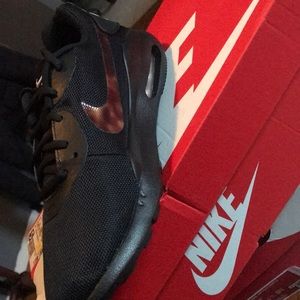 Wmns Nike air max oketo